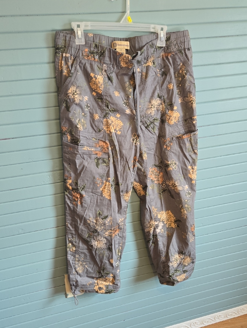 Democracy Gray Green Floral Cropped Cargo Pants with Peach Accents